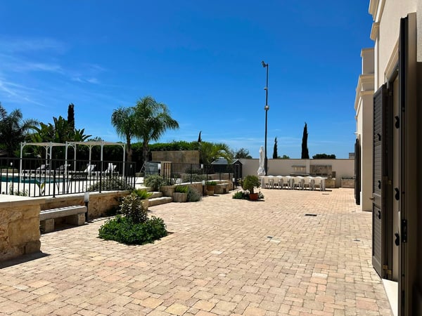 1525-VC - Scorrano - Villa di Nuova Costruzione con Piscina e Giardino Incantevole 17