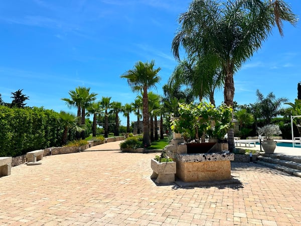 1525-VC - Scorrano - Villa di Nuova Costruzione con Piscina e Giardino Incantevole 16