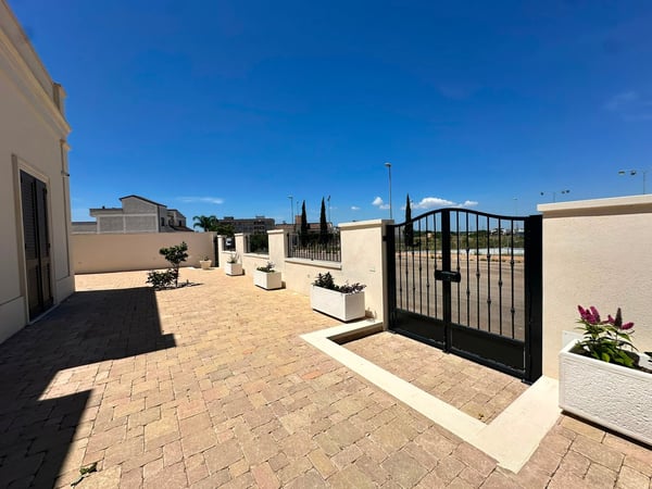 1525-VC - Scorrano - Villa di Nuova Costruzione con Piscina e Giardino Incantevole 23