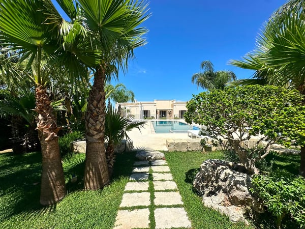 1525-VC - Scorrano - Villa di Nuova Costruzione con Piscina e Giardino Incantevole 1