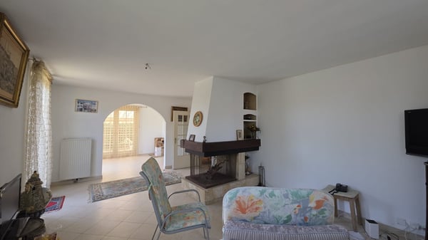 Villa indépendante avec piscine et garage 8