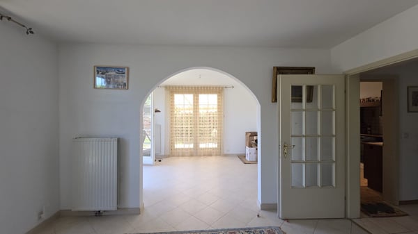 Villa indépendante avec piscine et garage 9