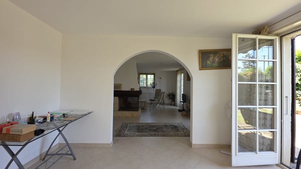 Villa indépendante avec piscine et garage 10