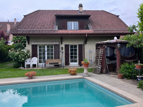 Villa indépendante avec piscine et garage