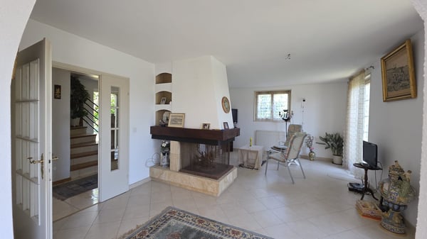 Villa indépendante avec piscine et garage 7
