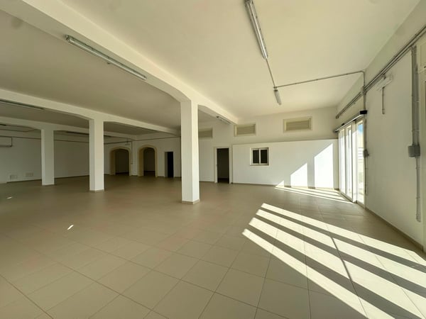 Locale Commerciale in Vendita a Giuggianello – Ideale per Bar, Caffè o Ristorante 6
