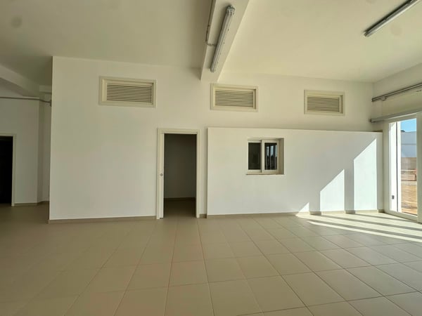Locale Commerciale in Vendita a Giuggianello – Ideale per Bar, Caffè o Ristorante 7