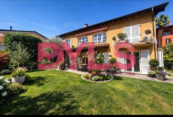 SPACIOUS TWO-FAMILY HOME IN COLLINA DâORO 2