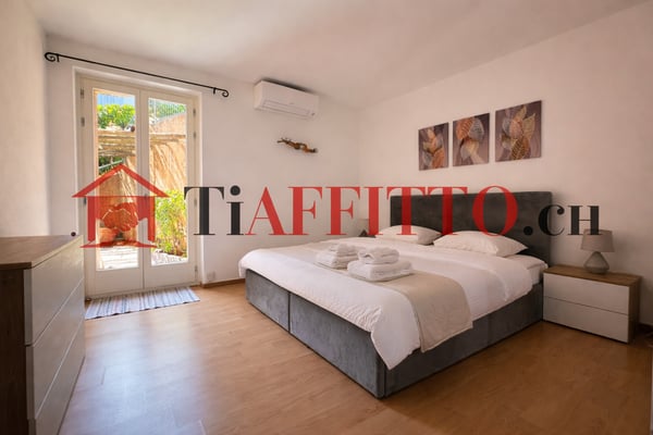 PREGIATO 4.5 A PORZA CON GIARDINO E PISCINA COPERTA 11