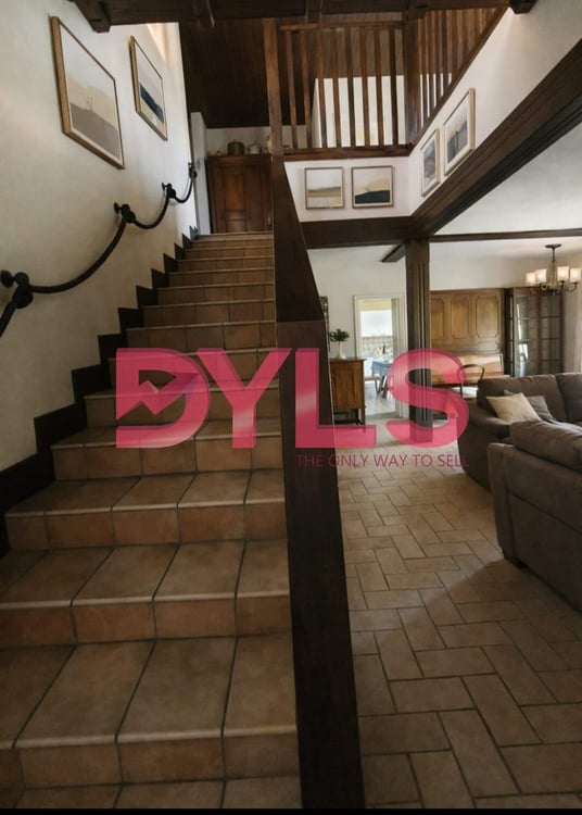 SPACIOUS TWO-FAMILY HOME IN COLLINA DâORO 1