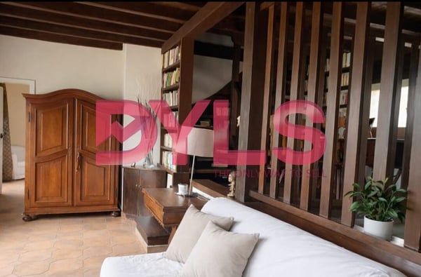 SPACIOUS TWO-FAMILY HOME IN COLLINA DâORO 7