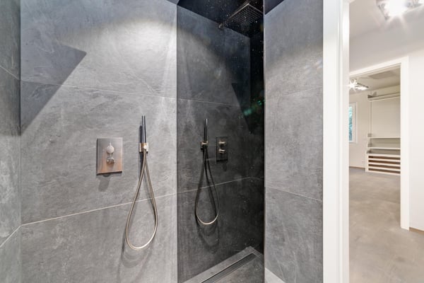PRESTIGIOSO 3.5 LOCALI CON VISTA LAGO A PORZA 12