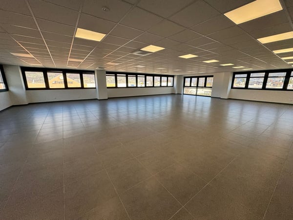 Locale commerciale di 200 m² in affitto a Giubiasco 1