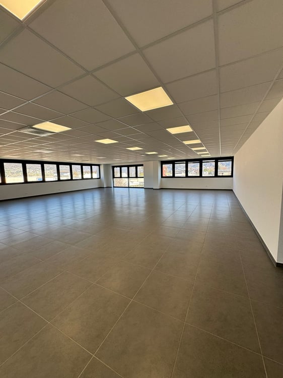 Locale commerciale di 200 m² in affitto a Giubiasco 2
