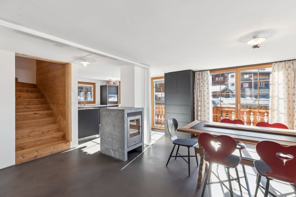 Kernsaniertes Ferienchalet mit alpinem Charme 1