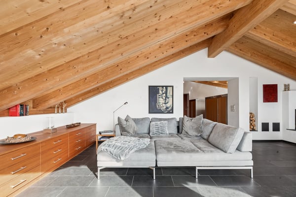 Alpine Eleganz mit Weitsicht - stilvolle Dachwohnung an bester Lage 1