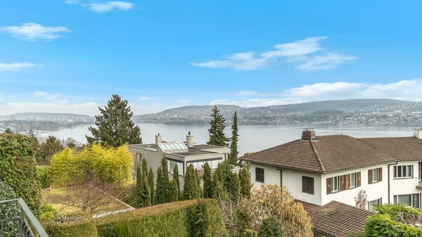 Charmante Villa mit herrlicher See- und Bergsicht 1