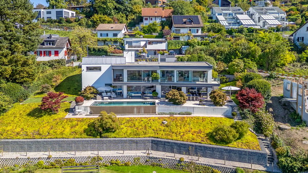 Stilvolles, modernes Zuhause mit Wellness, Lift und Pool 1