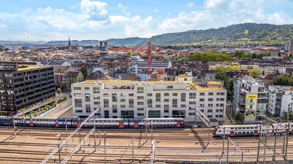 Urbanes Zuhause mit Blick auf das Stadtleben 2