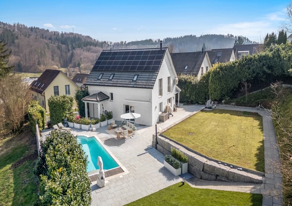 Privatoase der Extraklasse - Modernes Zuhause mit Pool 1