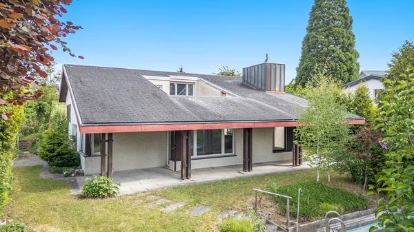 Eingebettet im Grünen: Sonniges Split-Level Haus mit Charakter 1