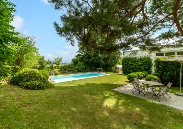 Wohntraum im Bauhausstil mit weitläufigem Garten und Pool 6