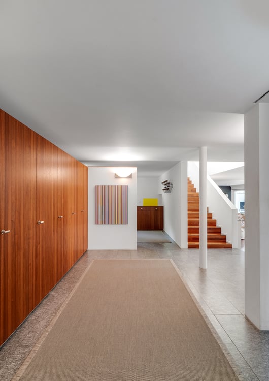 Wohntraum im Bauhausstil mit weitläufigem Garten und Pool 2