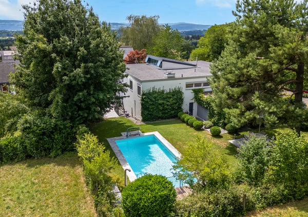 Wohntraum im Bauhausstil mit weitläufigem Garten und Pool 7