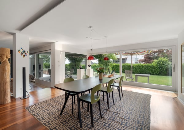Wohntraum im Bauhausstil mit weitläufigem Garten und Pool 4