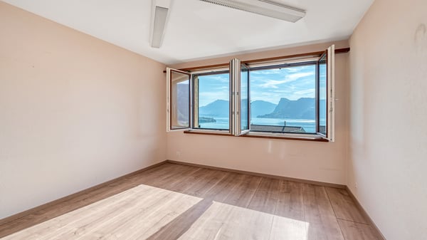 Dachmaisonette mit unverbaubarer Sicht auf See und Berge 4