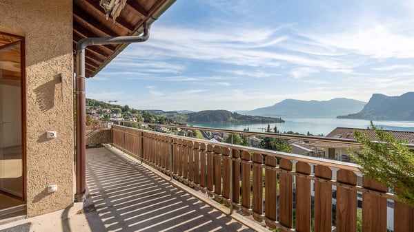 Dachmaisonette mit unverbaubarer Sicht auf See und Berge 2