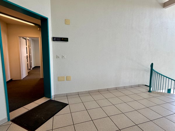 Bureau spacieux à louer à Payerne – 5 pièces, 143 m² 23