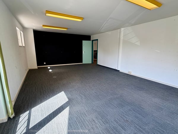 Bureau spacieux à louer à Payerne – 5 pièces, 143 m² 8