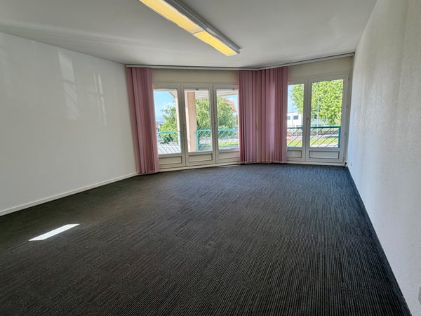 Bureau spacieux à louer à Payerne – 5 pièces, 143 m² 22