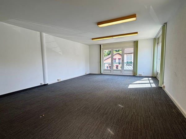 Bureau spacieux à louer à Payerne – 5 pièces, 143 m² 9