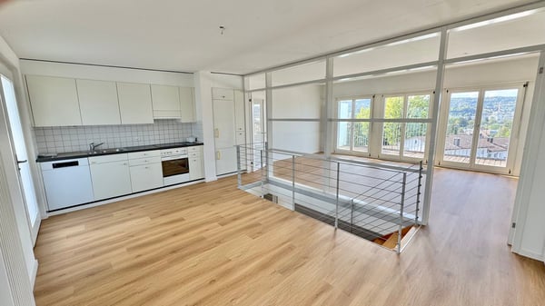 Grosszügige 4.5-Zimmer-Maisonettewohnung in Oberengstringen – sofort verfügbar! 2