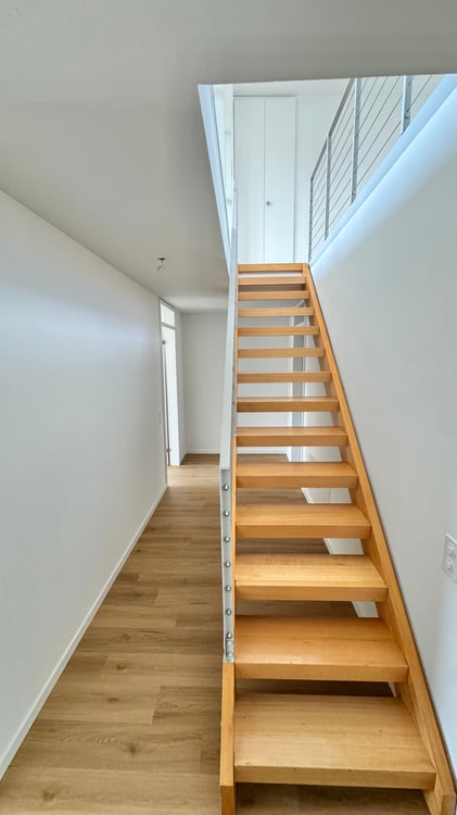 Grosszügige 4.5-Zimmer-Maisonettewohnung in Oberengstringen – sofort verfügbar! 4