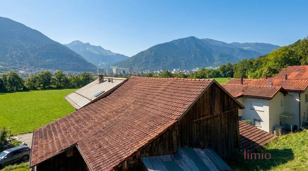 Renoviertes Mehrfamilienhaus mit 2 Einheiten, grossem Grundstück & attraktiver Ausbaureserve 1