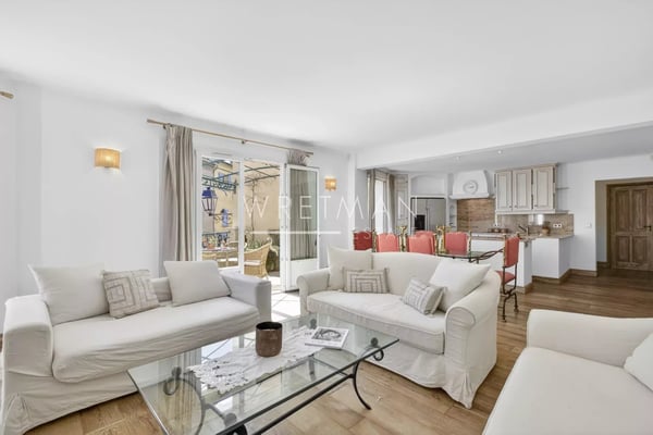 Saint-Tropez Altstadt 95 m² 3 Schlafzimmer Kamin Terrasse Südwest 5 Minuten zum Hafen 5