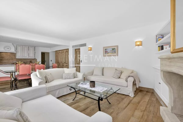 Saint-Tropez Altstadt 95 m² 3 Schlafzimmer Kamin Terrasse Südwest 5 Minuten zum Hafen 10