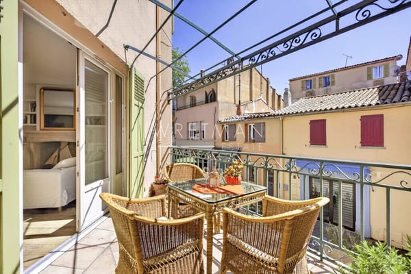 Saint-Tropez Altstadt 95 m² 3 Schlafzimmer Kamin Terrasse Südwest 5 Minuten zum Hafen 1