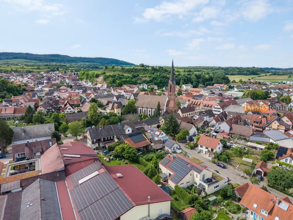 IMMORath.de  Zweifamilienhaus mit Ausbaupotential und großzügige Gart 13