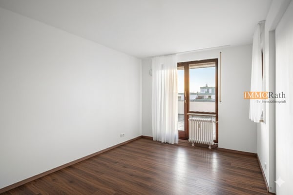 IMMORath.de - Sanierte Penthousewohnung mit Kamin und Dachterrasse 9