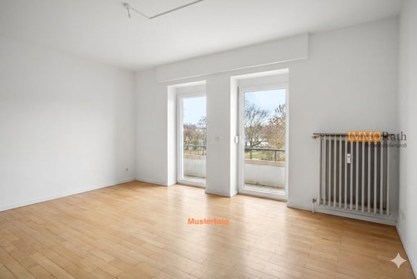 IMMORath.de - Bezugsfreie 4-Zimmer-Wohnung mit TG-Stellplatz 1