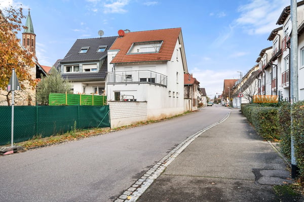 IMMORath.de - Großzügiges Einfamilienhaus mit Garten & Garage 2