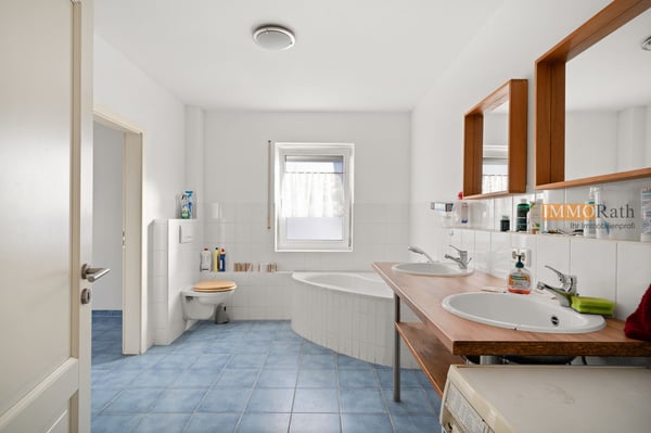 IMMORath.de - Großzügiges Einfamilienhaus mit Garten & Garage 5
