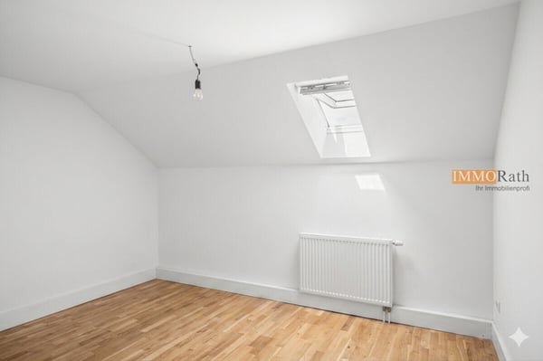 IMMORath.de - Helle 6-Zimmer Wohnung mit Balkon und Terrasse 10