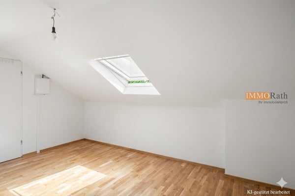IMMORath.de - Helle 6-Zimmer Wohnung mit Balkon und Terrasse 9