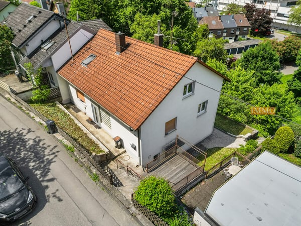 IMMORath.de - Helle 6-Zimmer Wohnung mit Balkon und Terrasse 1