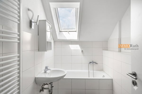 IMMORath.de - Helle 6-Zimmer Wohnung mit Balkon und Terrasse 12
